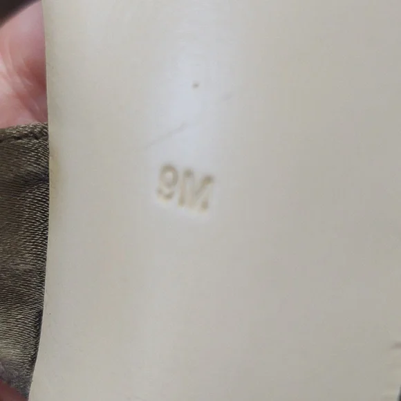 Preloved GUESS Bronze Strappy Heels Size 9 - Picture 8 of 8